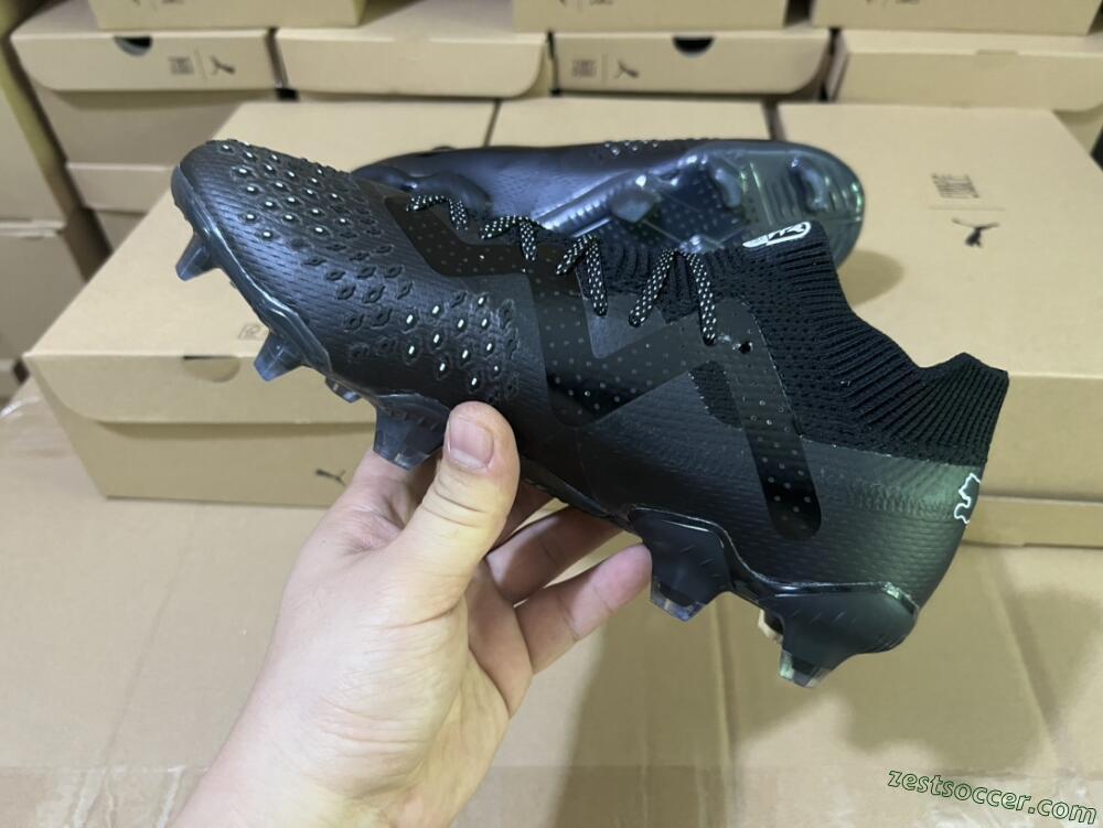 Puma Future Ultimate FG Low-Tops Soccer Cleats - Black/White