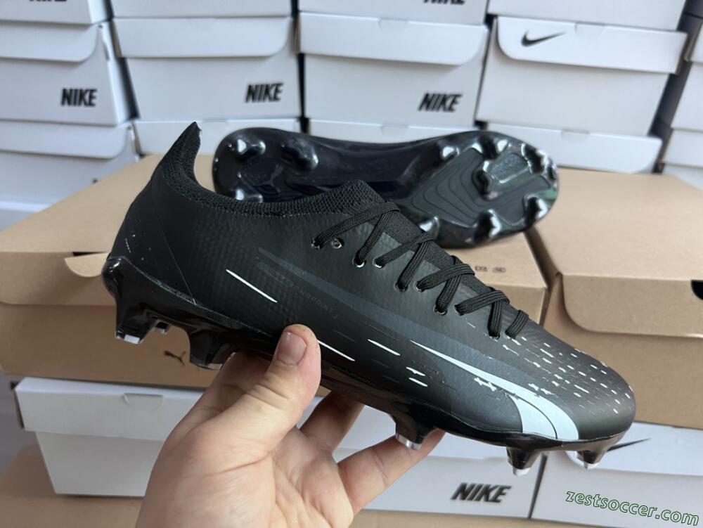 Puma Ultra Ultimate FG Low-Tops Soccer Cleats - Black/Whtie