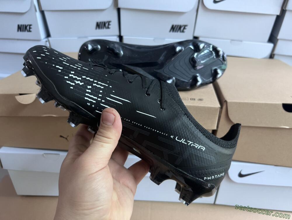 Puma Ultra Ultimate FG Low-Tops Soccer Cleats - Black/Whtie