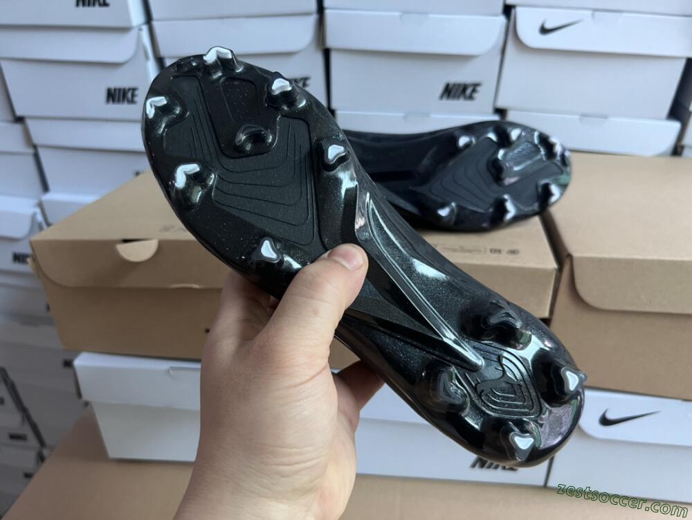 Puma Ultra Ultimate FG Low-Tops Soccer Cleats - Black/Whtie