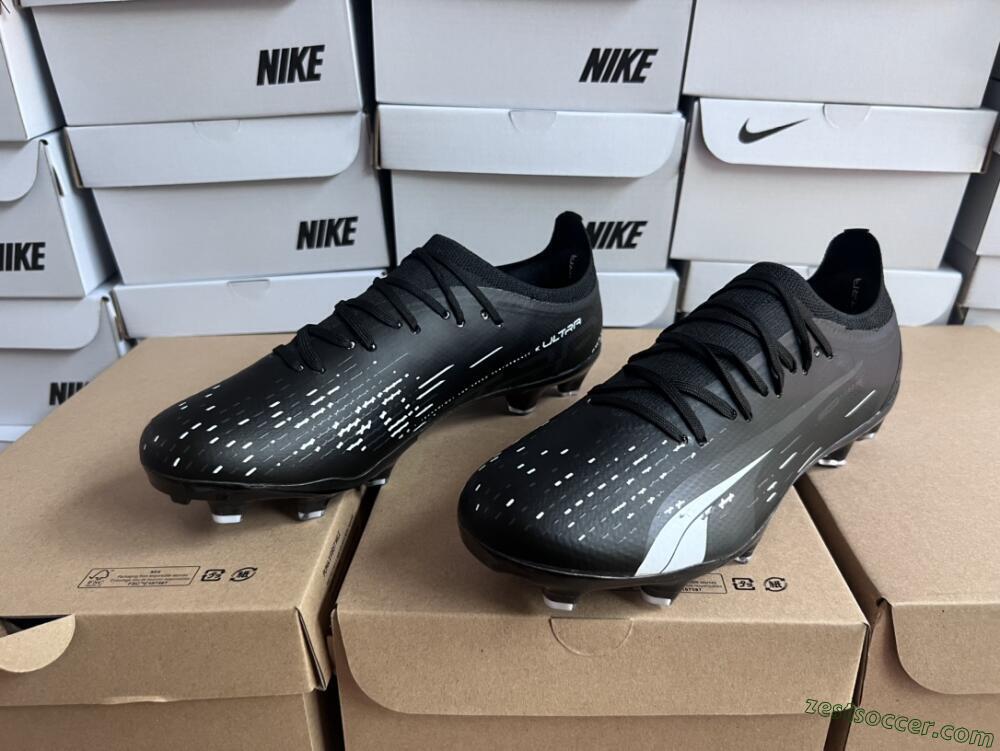Puma Ultra Ultimate FG Low-Tops Soccer Cleats - Black/Whtie