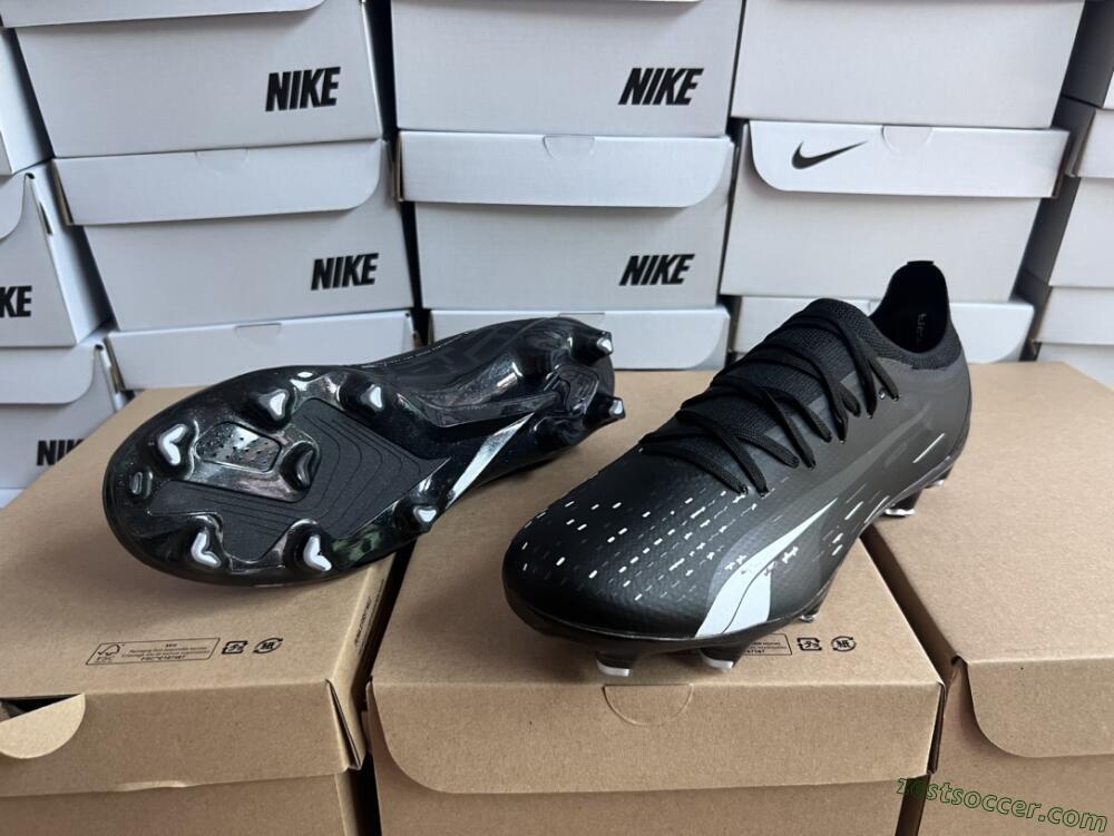 Puma Ultra Ultimate FG Low-Tops Soccer Cleats - Black/Whtie