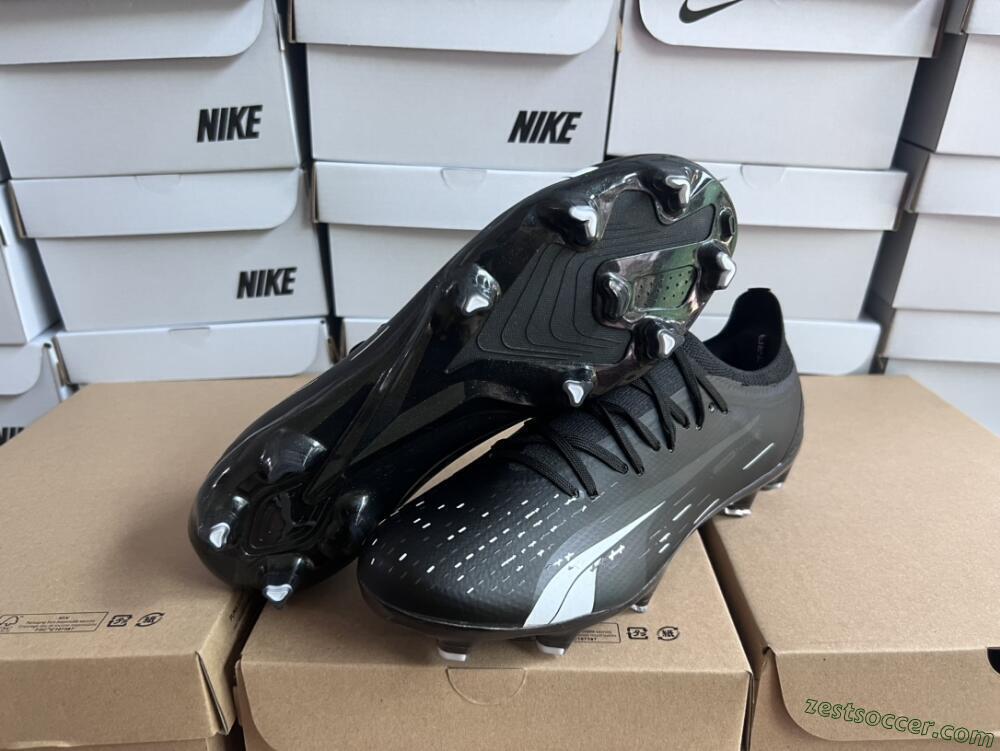 Puma Ultra Ultimate FG Low-Tops Soccer Cleats - Black/Whtie