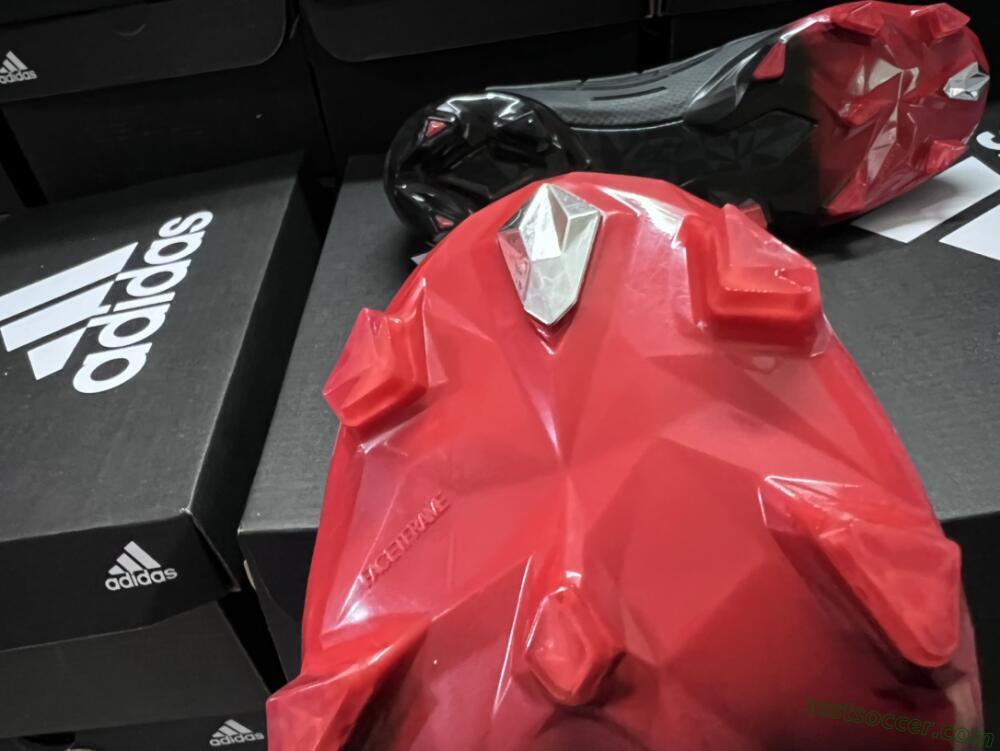 Adidas Predator Edge Geometric.1 FG Low-Tops Soccer Cleats - Black/Yellow/Red
