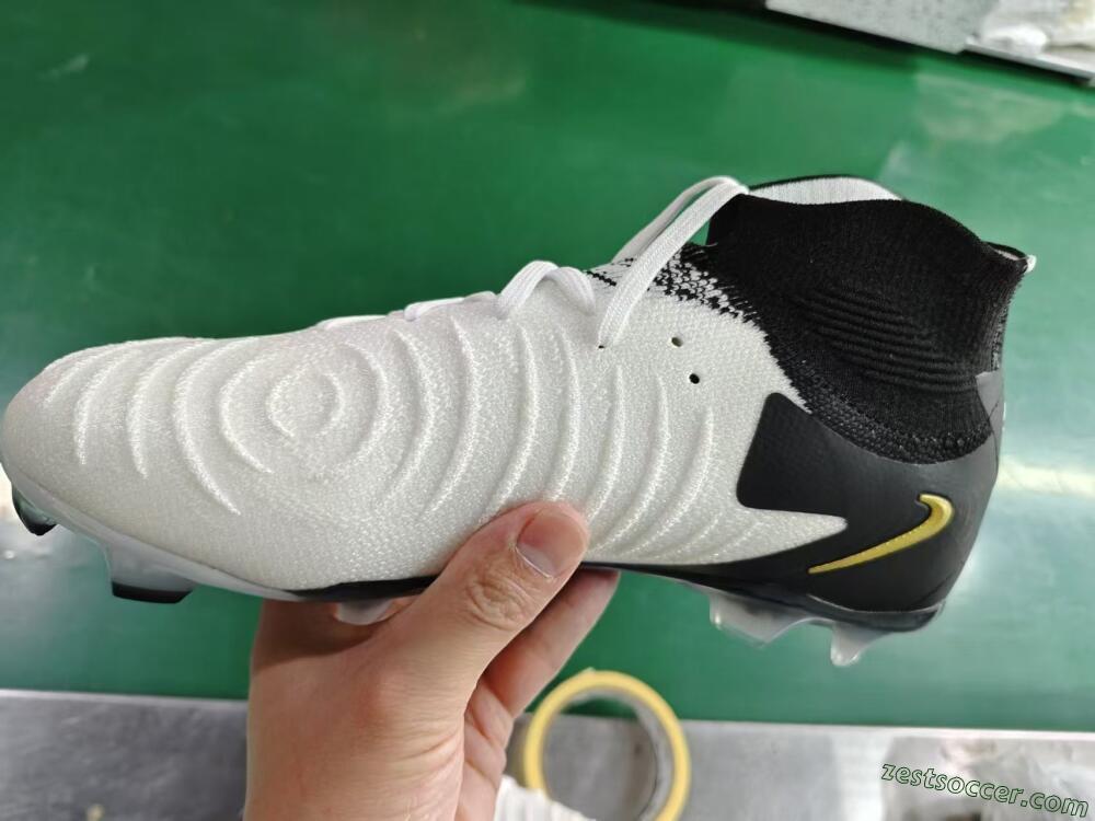 Nike Phantom Luna Elite NU FG High-Tops Soccer Cleats - White/Black/Gold