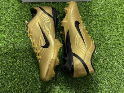 Ronaldo x Nike R9 Mercurial Vapor 3 FG Low-Tops Soccer Cleats - Gold/Black