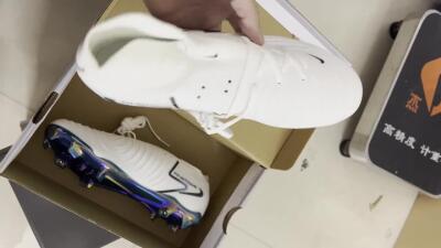 Nike Phantom Luna Elite FG High-Tops Soccer Cleats - White/Black/Gold