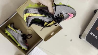 Nike Hypervenom Phantom FG Low-Tops Soccer Cleats - Black/Gold/Pink/Yellow