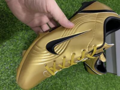 Ronaldo x Nike R9 Mercurial Vapor 3 FG Low-Tops Soccer Cleats - Gold/Black