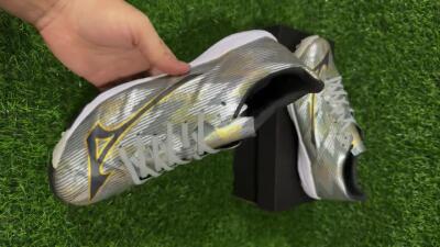 Mizuno Morelia Alpha Beta TF Low-Tops Soccer Shoes - Silver/Gold/Black