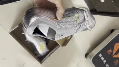 Nike Air Zoom Mercurial Vapor 15 Elite SG Low-Tops Soccer Cleats - Silver/Gold